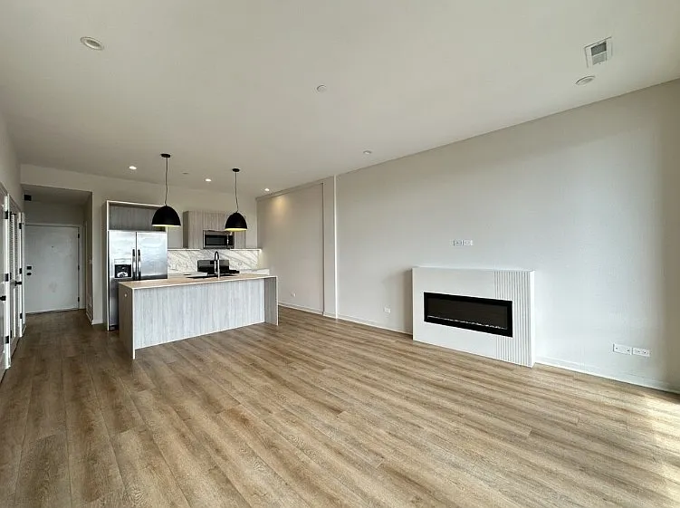 3209 N Narragansett Ave #406 — Photo 5
