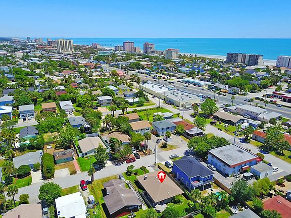 4 blocks to the Ocean.