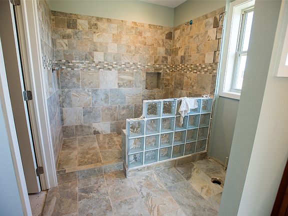 5th image of 1010 Grouse Ln