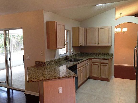 3rd image of 65 Palm Ln
