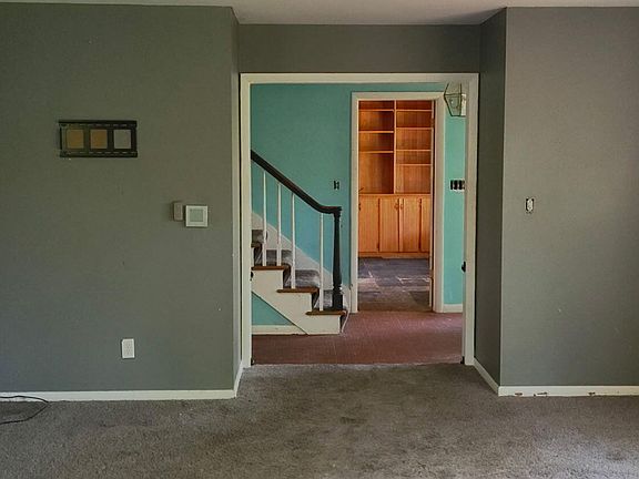 2nd image of 3439 Calumet Ave