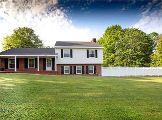 1047 12th Ave NW, Hickory, NC 28601