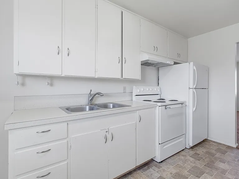1344 Elmwood Cir — Photo 11