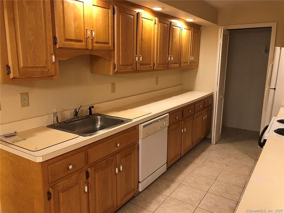 28 Rollingwood Dr Brookfield CT Zillow