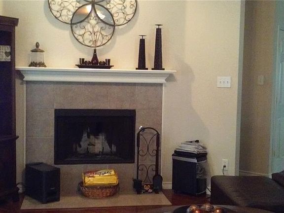 3rd image of 4403 Oakwood Ln