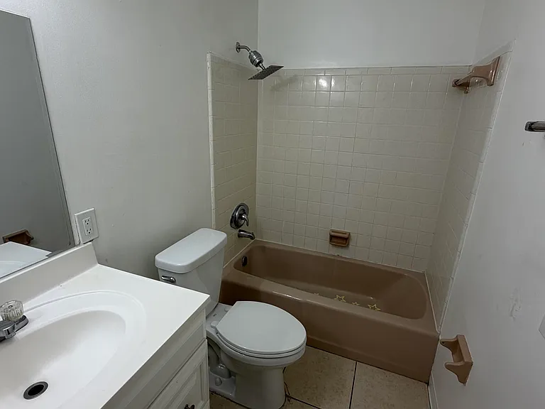 4061 NW 9th Ave #206 — Photo 7