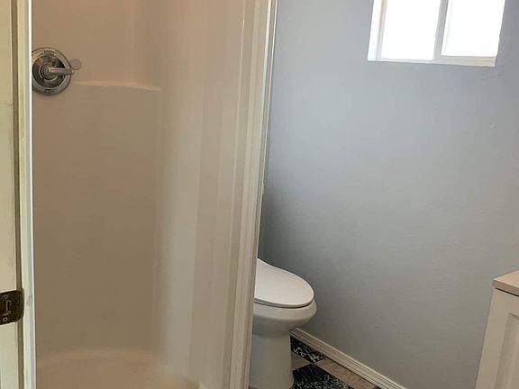 4th image of 2800 Henderson Ave #B
