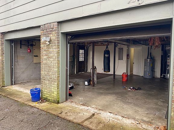 3rd image of 8202 Thornwood Dr