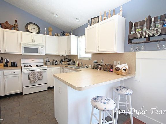 4th image of 732 Green Meadows Dr