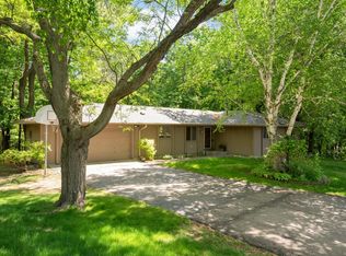 400 Cimarron Cir, Chanhassen, MN 55317