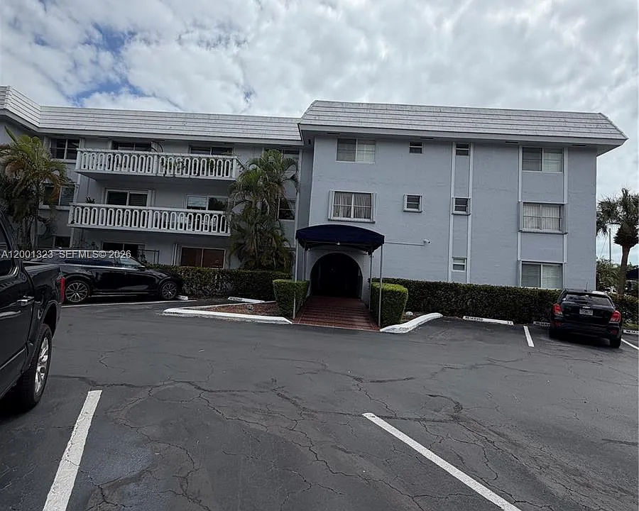 100 Edgewater Dr #127