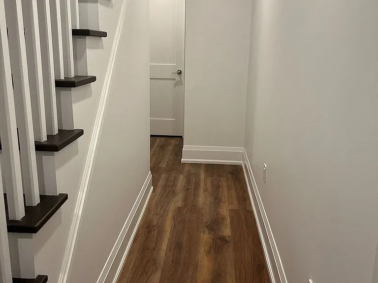 186 Mutual St #MAIN — Photo 12