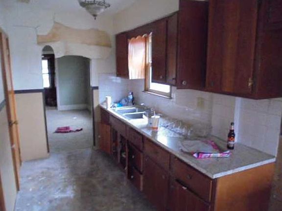 3rd image of 24 E Margaret Ave