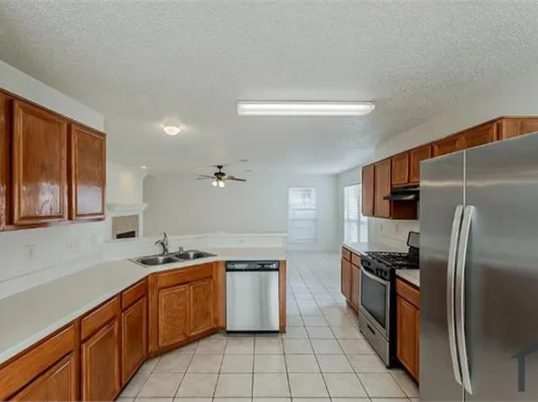 7702 Harbor Dr, Rowlett, TX 75088