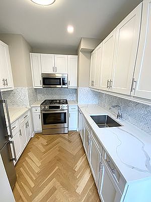 4th image of 160 E 88th St APT 16E