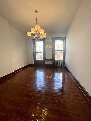 4th image of 17 W 70th St