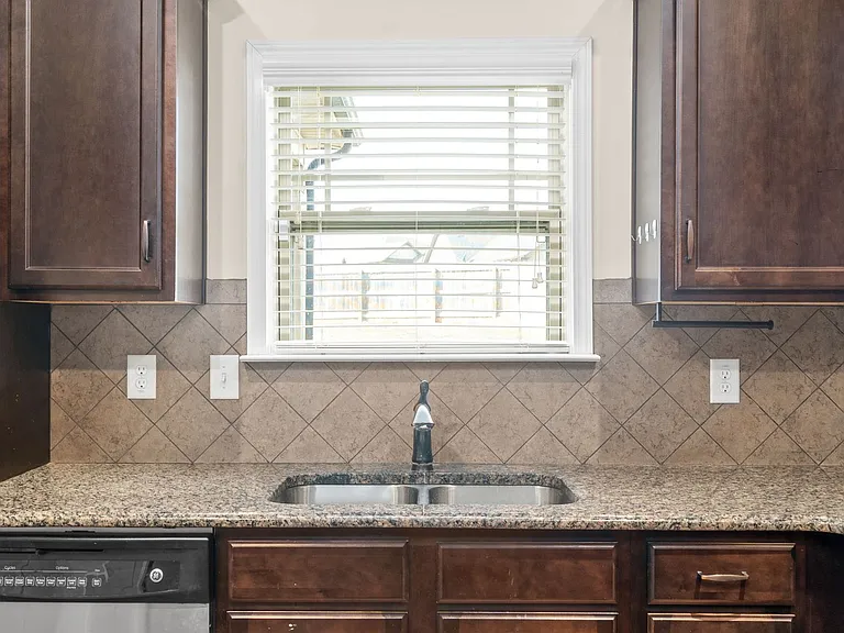 2976 McManus Cir — Photo 13