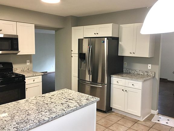4th image of 33433 Cromwell Dr