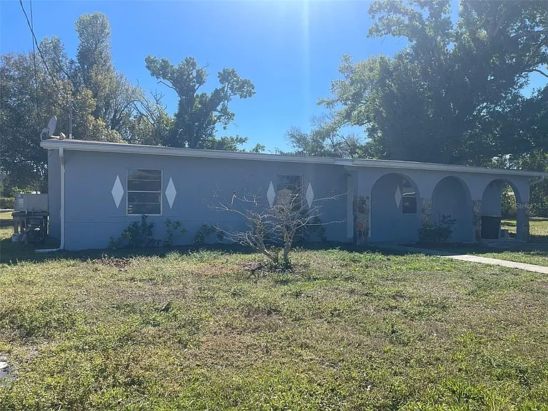 525 E Helen Ave — Photo 2