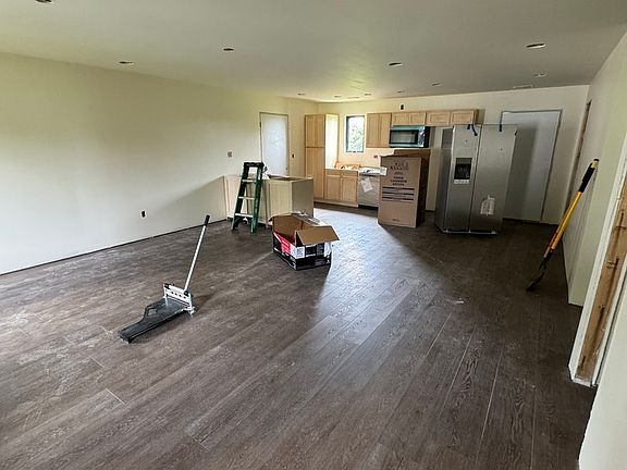 5th image of 1801 N Holmes Dr