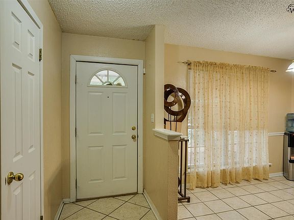 2nd image of 2913 Abby Ln