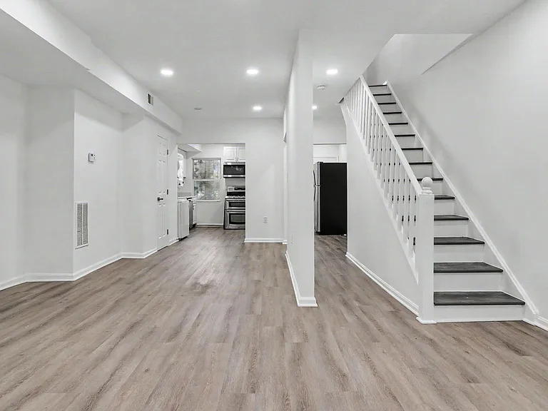 1028 Kenyon St NW — Photo 3