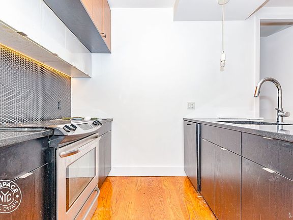 4th image of 192 Hawthorne St #6T