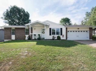 14 Heather Dr, Saint Peters, MO 63376