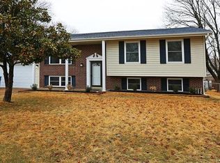 305 Wembley Ln, Ballwin, MO 63021