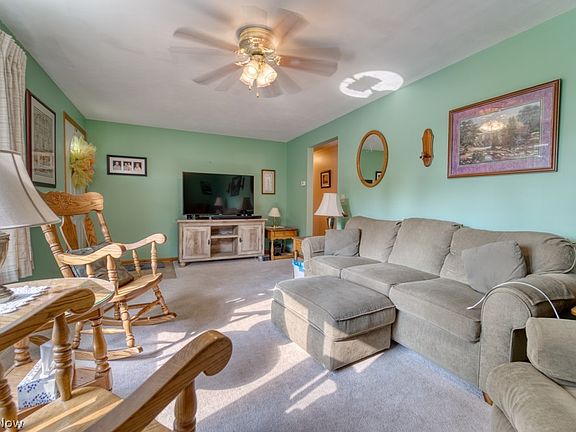 3rd image of 5480 Ravenna Ave