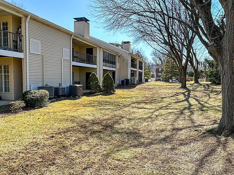 109 Valley Greene Cir — Photo 26