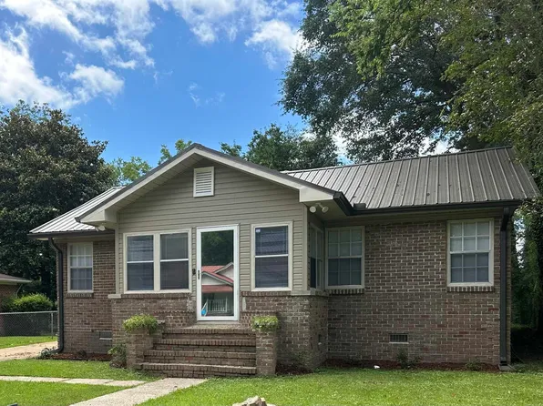 726 Sunnyvale Dr, Gadsden, AL 35901