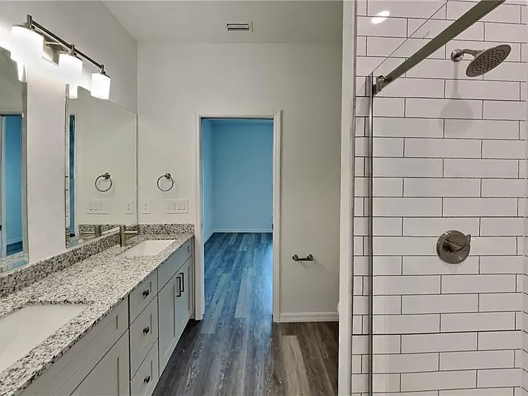 1108 Gilbert Ave S #1108 — Photo 7