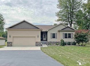 601 W Dean Rd, Temperance, MI 48182