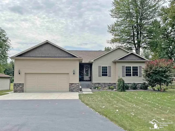 601 W Dean Rd, Temperance, MI 48182
