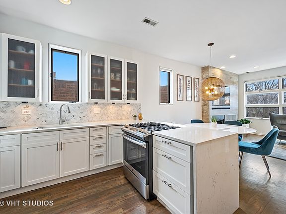 4th image of 1547 N Honore St #3