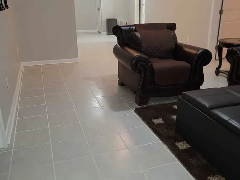 955 Tree Top Dr — Photo 2