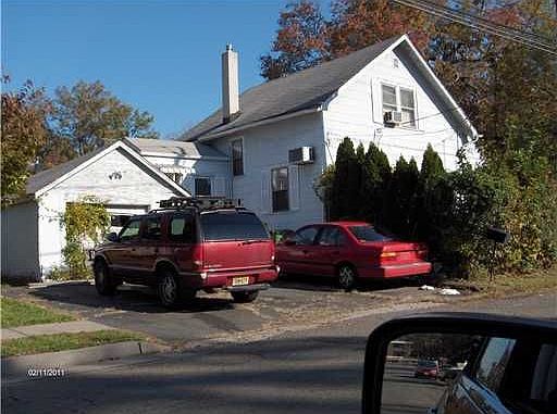 2nd image of 209 Plainfield Rd