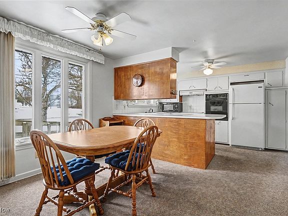5th image of 12 Hilltop Blvd