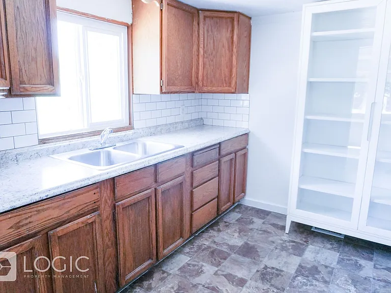 1238 Oak St #1 — Photo 6