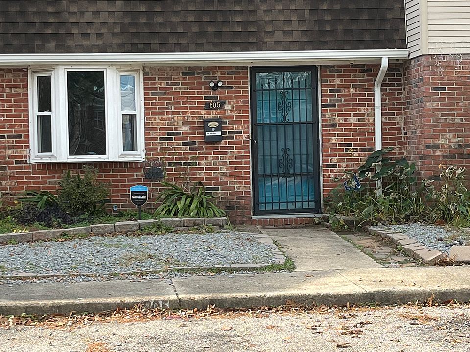 1st image of 805 S Grosvenor Ct