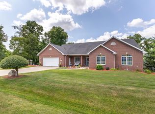 1390 Hiawatha Dr, East Dubuque, IL 61025