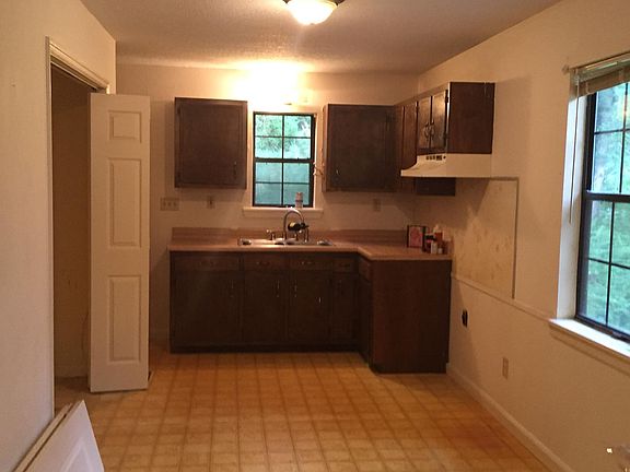 3rd image of 48 Lenda Ln