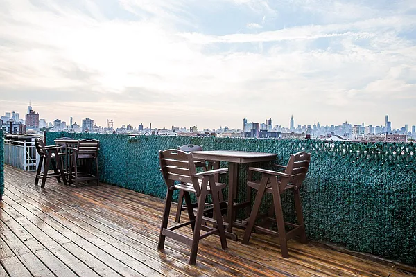 Rented by Cyberapts Management | media 17