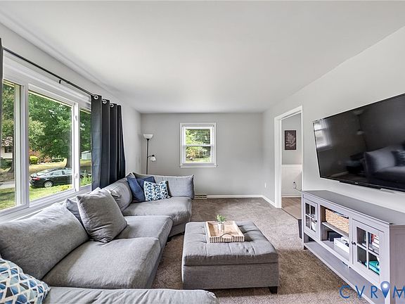 3rd image of 4221 Whitebirch Dr