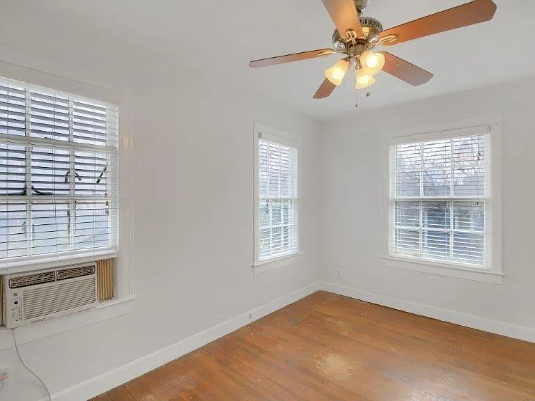3211 Tom Green St — Photo 5