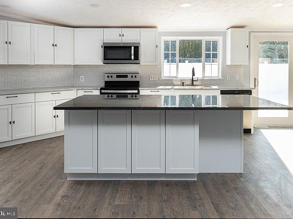 5th image of 2202 Gregory Dr