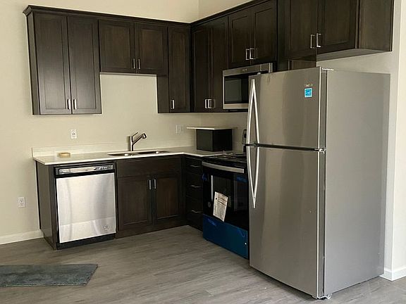 2nd image of 609 Plymouth Dr NE #603-201