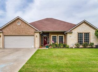 807 Meadow View Dr, Cleburne, TX 76033