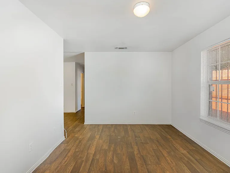 2907 La Salle St — Photo 16